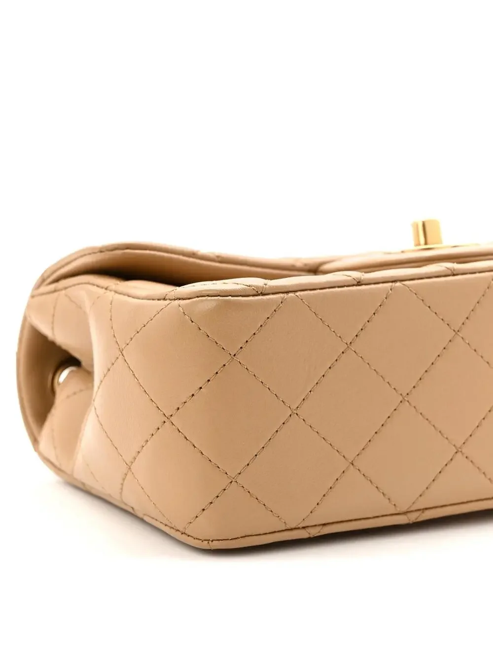 CHANEL indulge timeless